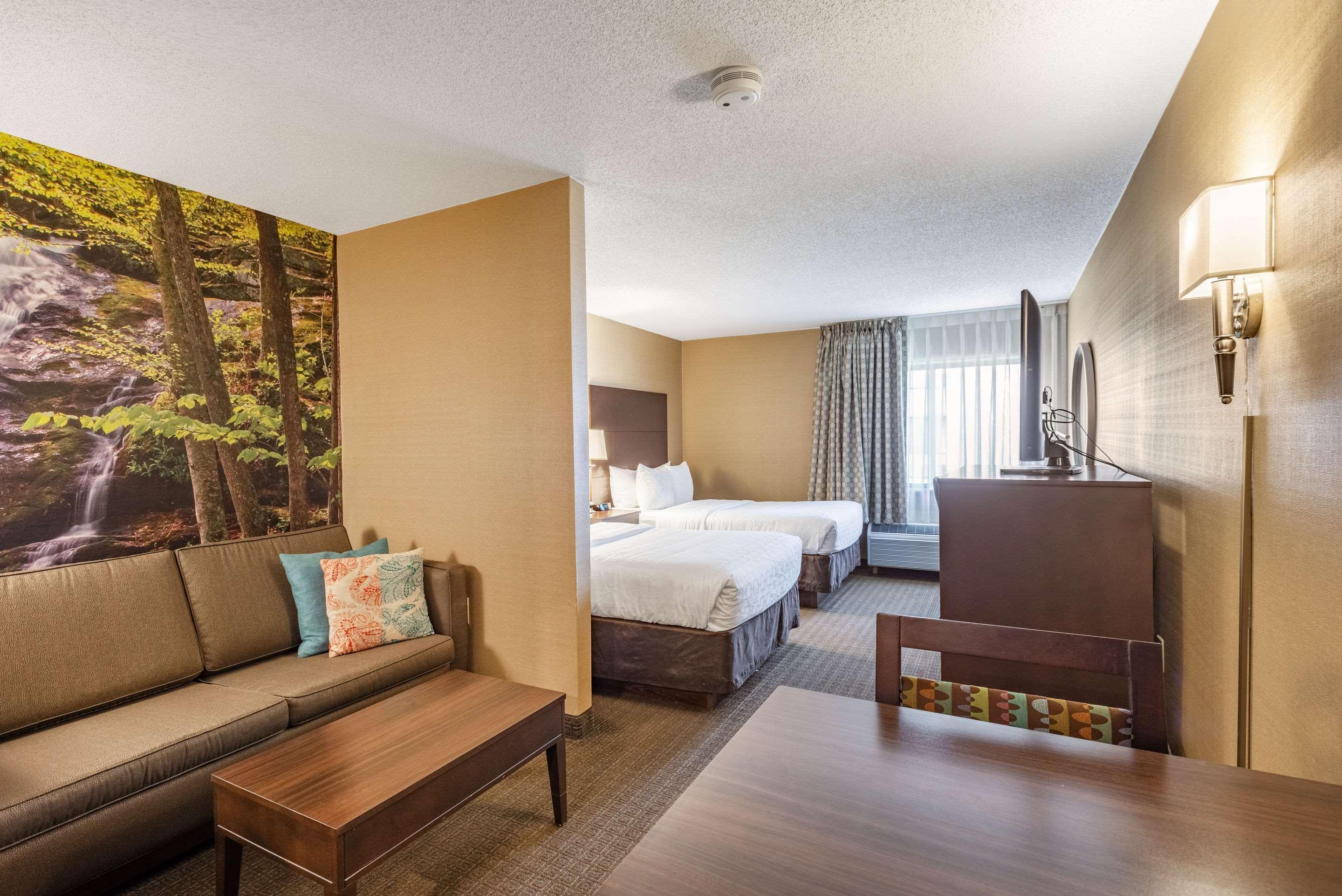 Clarion Pointe 3*