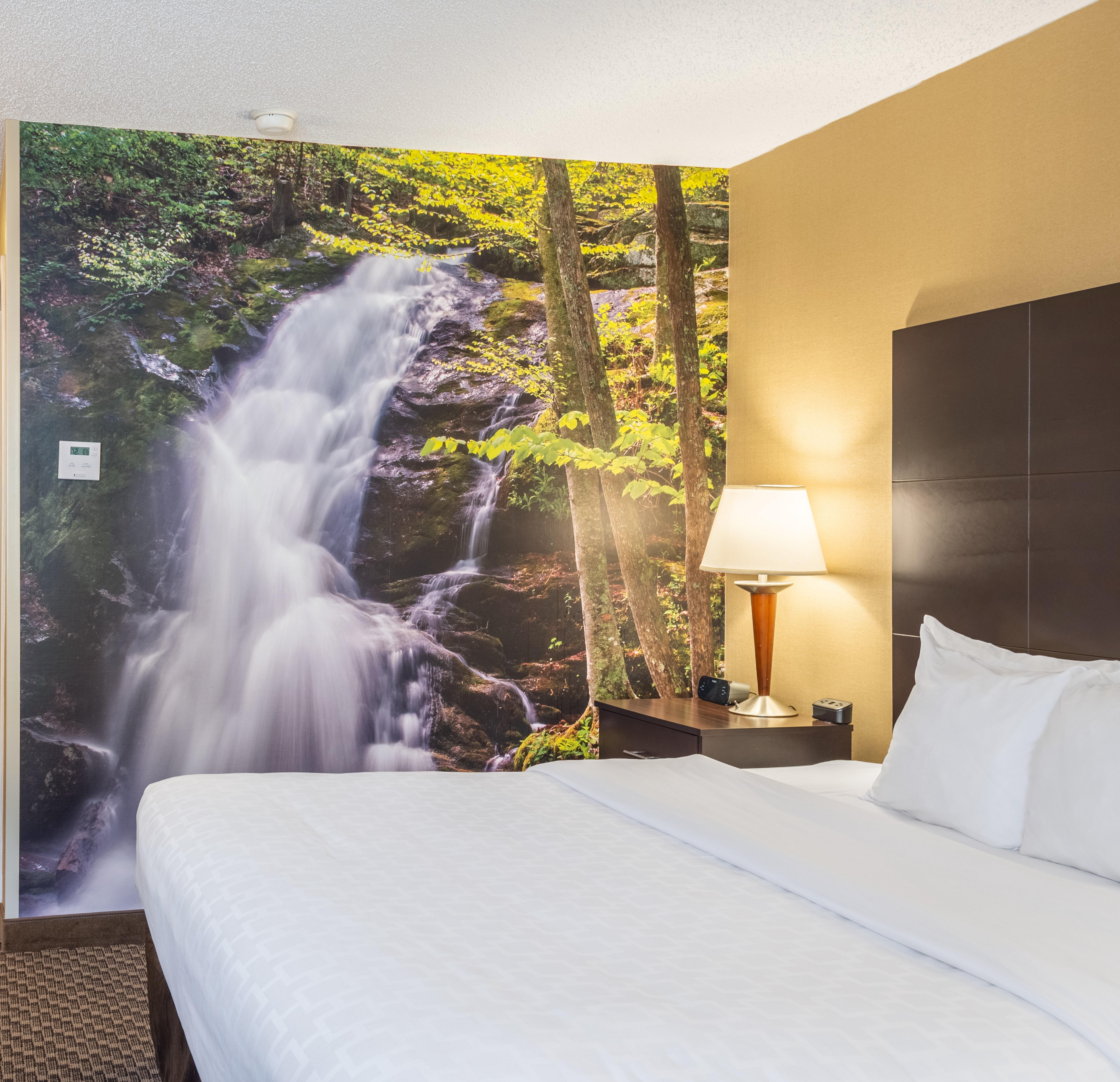 Clarion Pointe Hotel