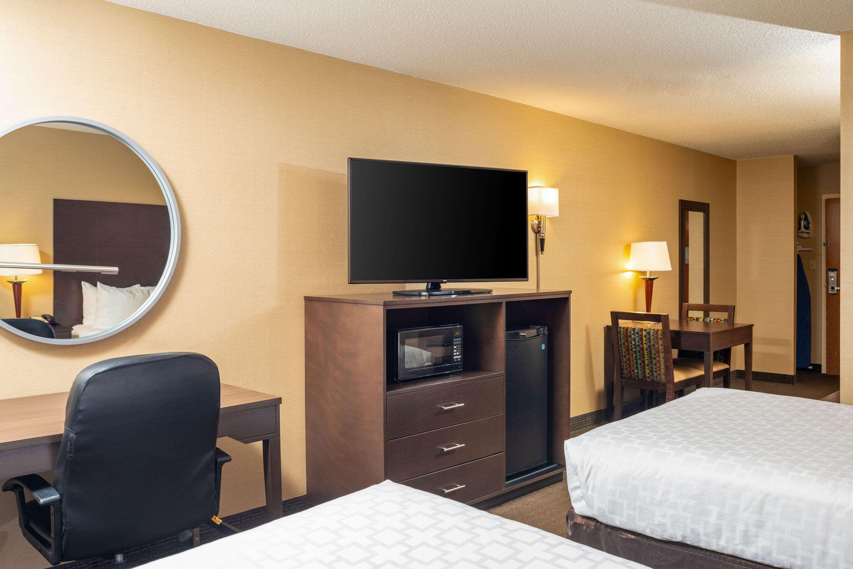 Clarion Pointe Hotel Harrisonburg