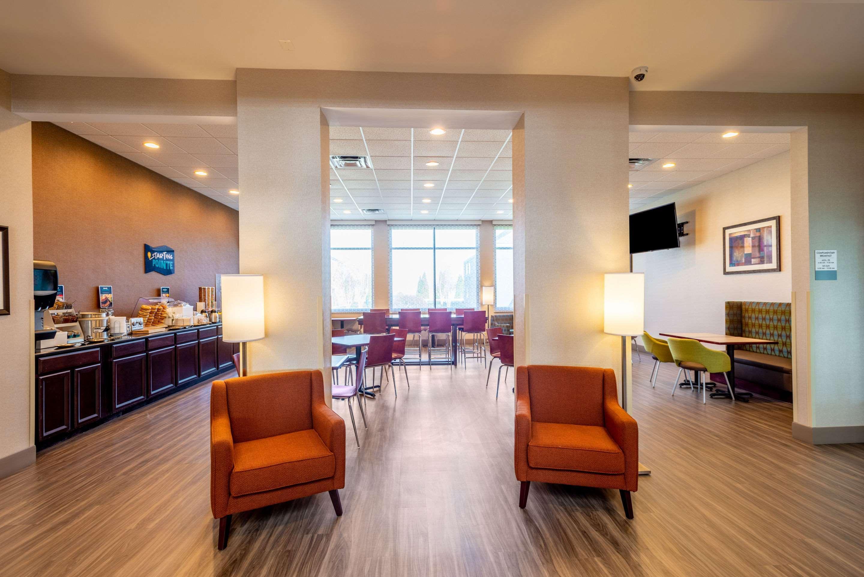 Clarion Pointe 3*