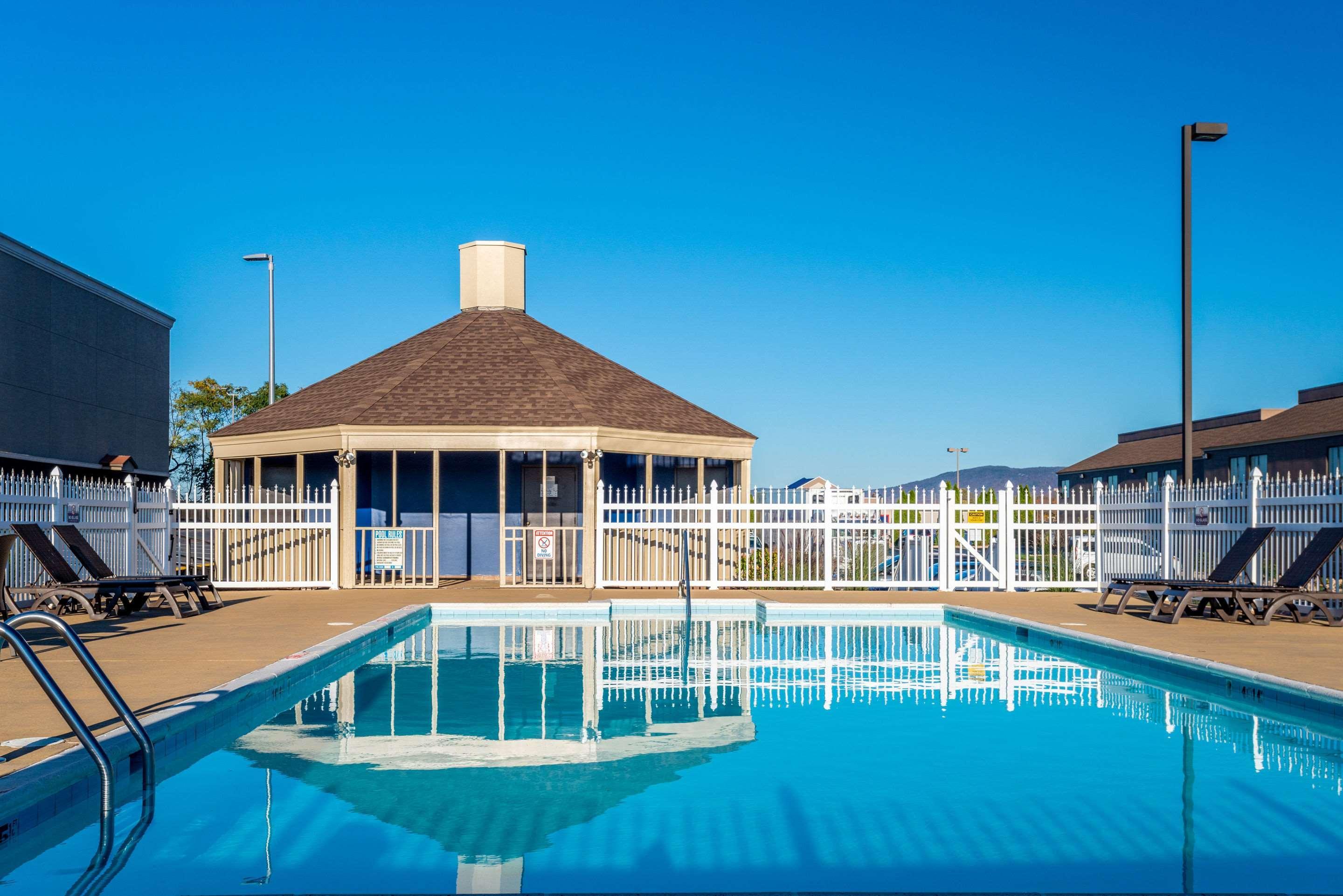 Clarion Pointe 3*