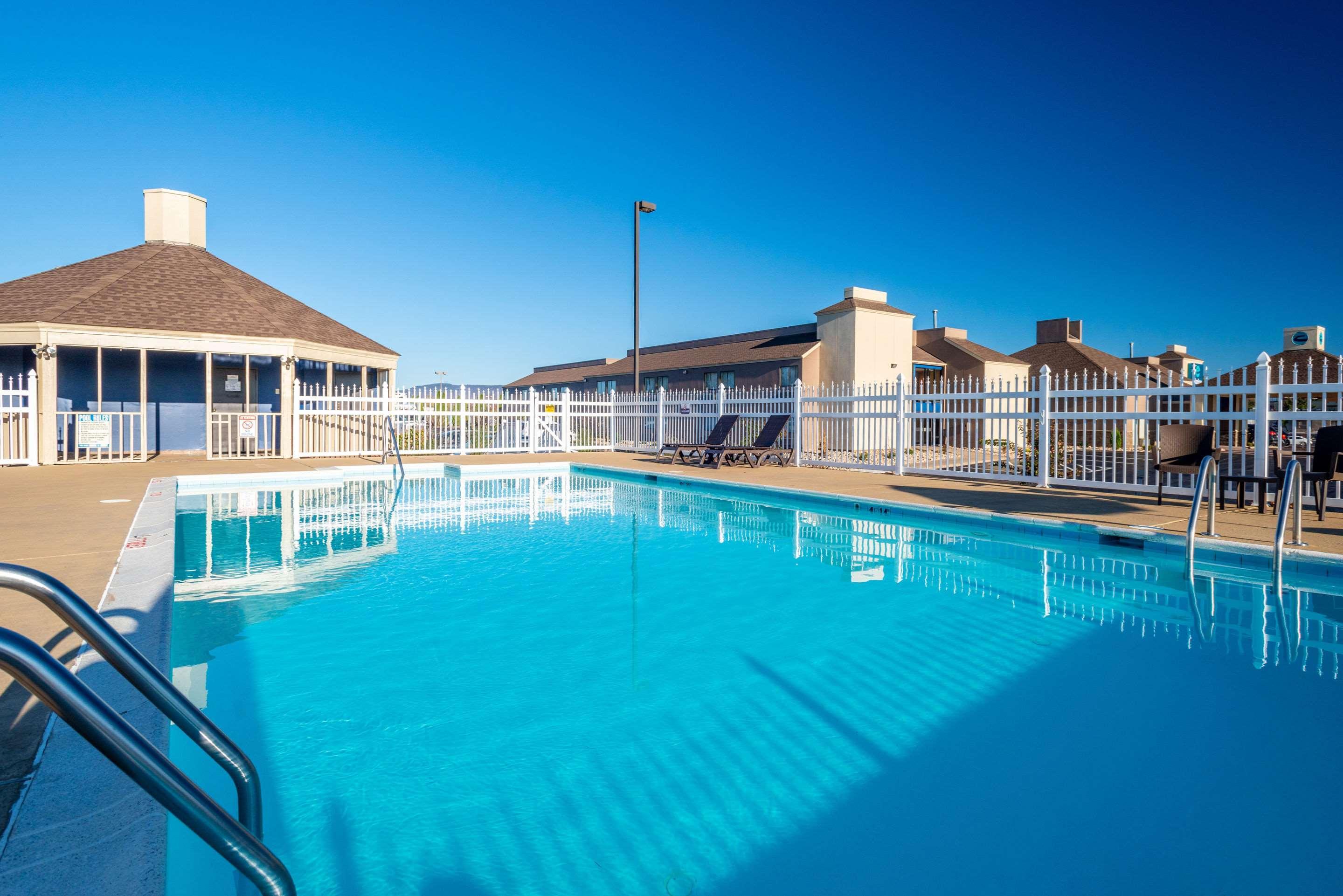 Clarion Pointe Hotel 3*