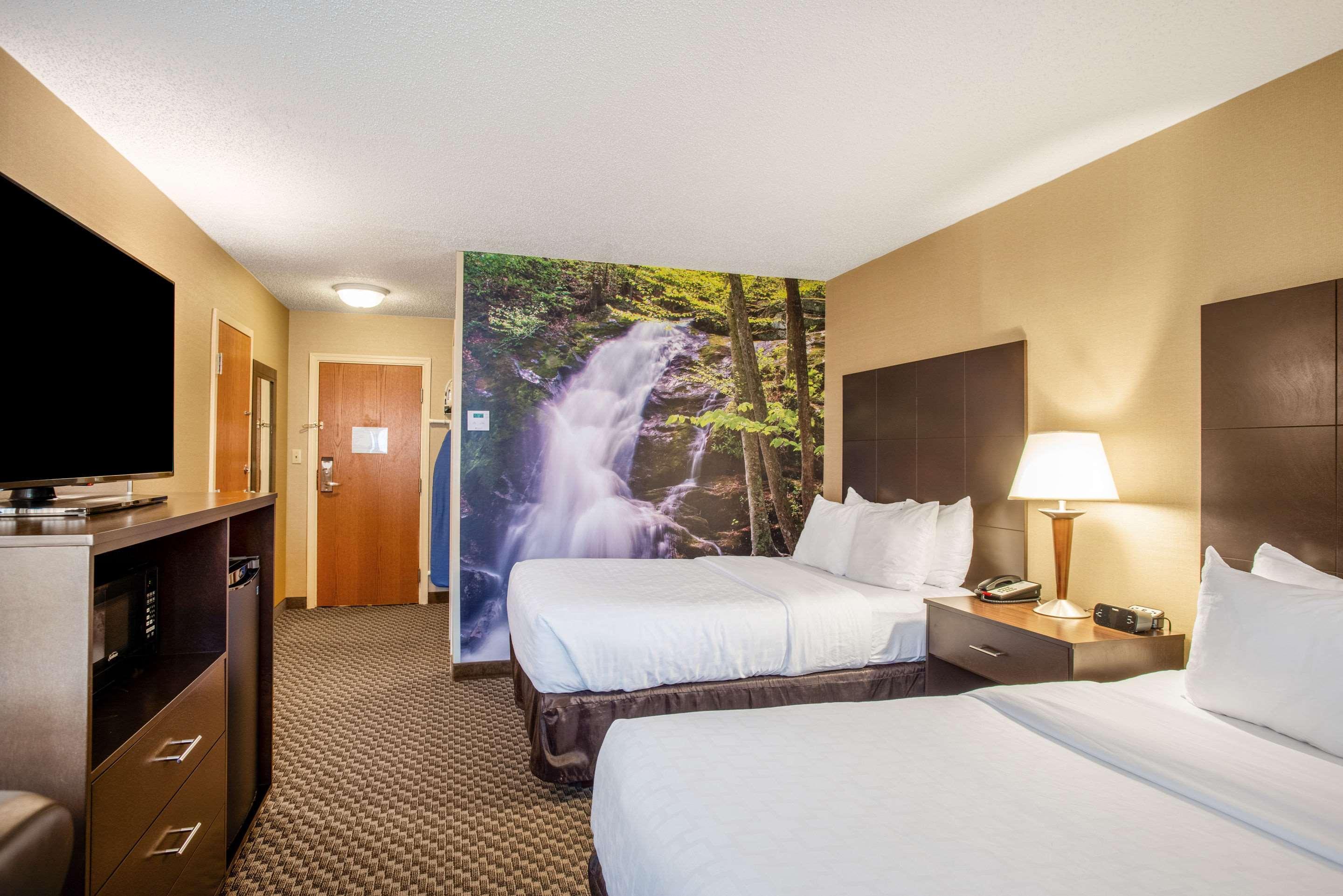 Clarion Pointe Hotel 3*