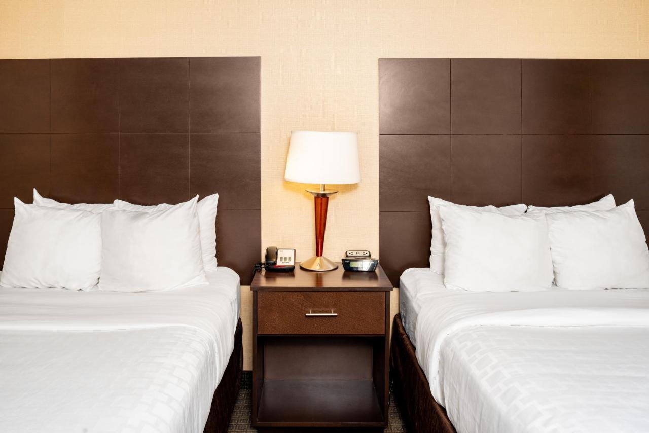 Hotel Clarion Pointe 3*