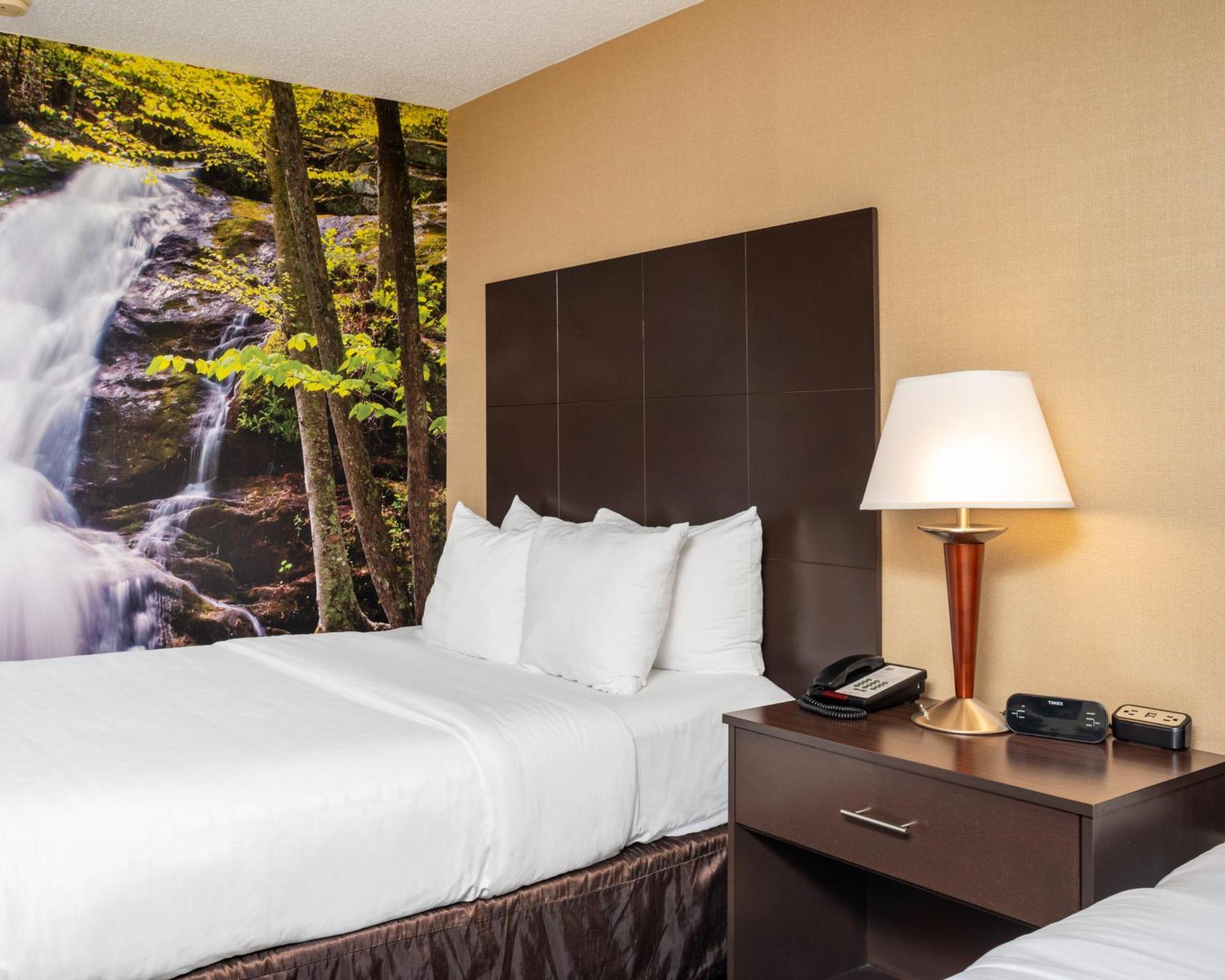 Clarion Pointe Hotel