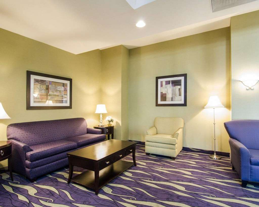 Clarion Pointe Hotel 3*