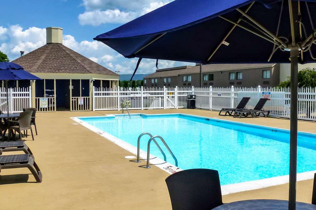 Clarion Pointe Hotel